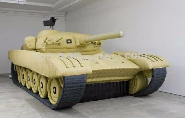且末大型军用坦克车